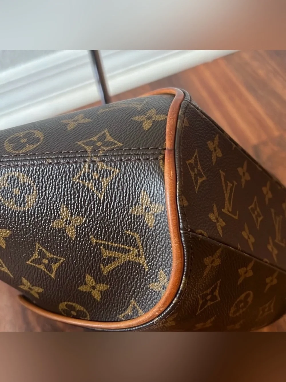 Louis Vuitton Ellipse PM M10040 Timeless design in good vintage condition.